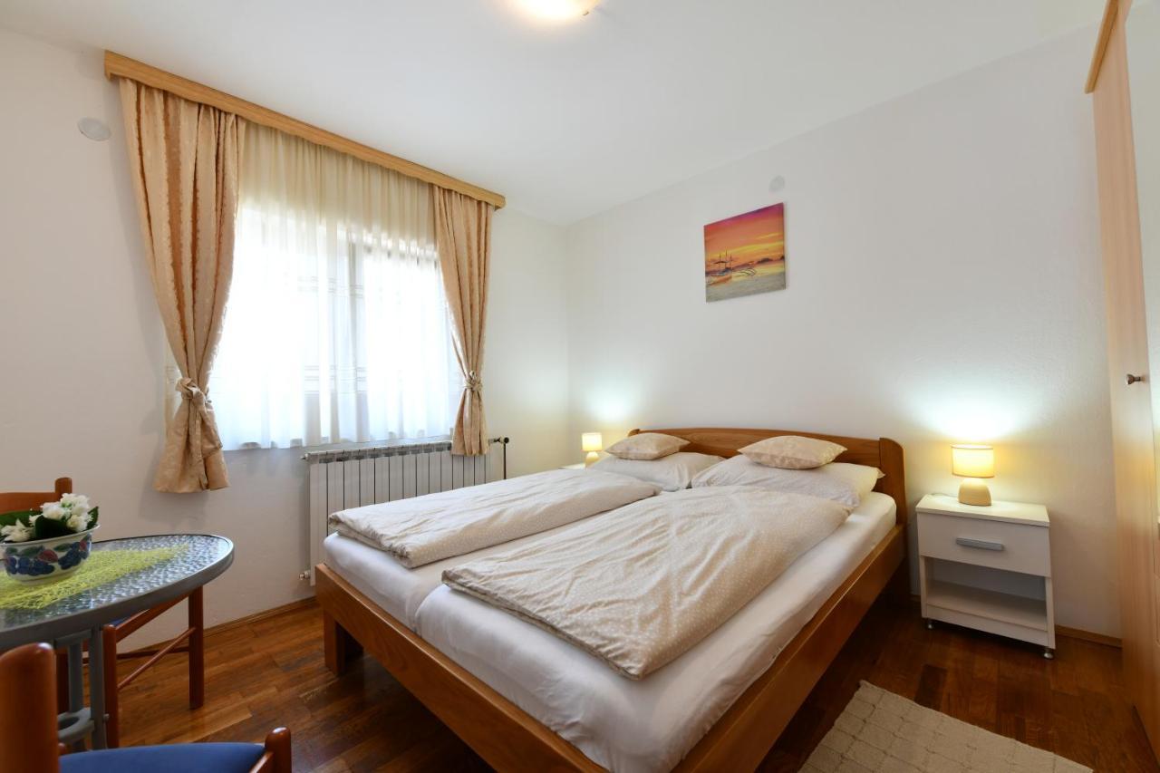 Apartment And Rooms Ivancica セリステ・ドゥレズニツコ エクステリア 写真