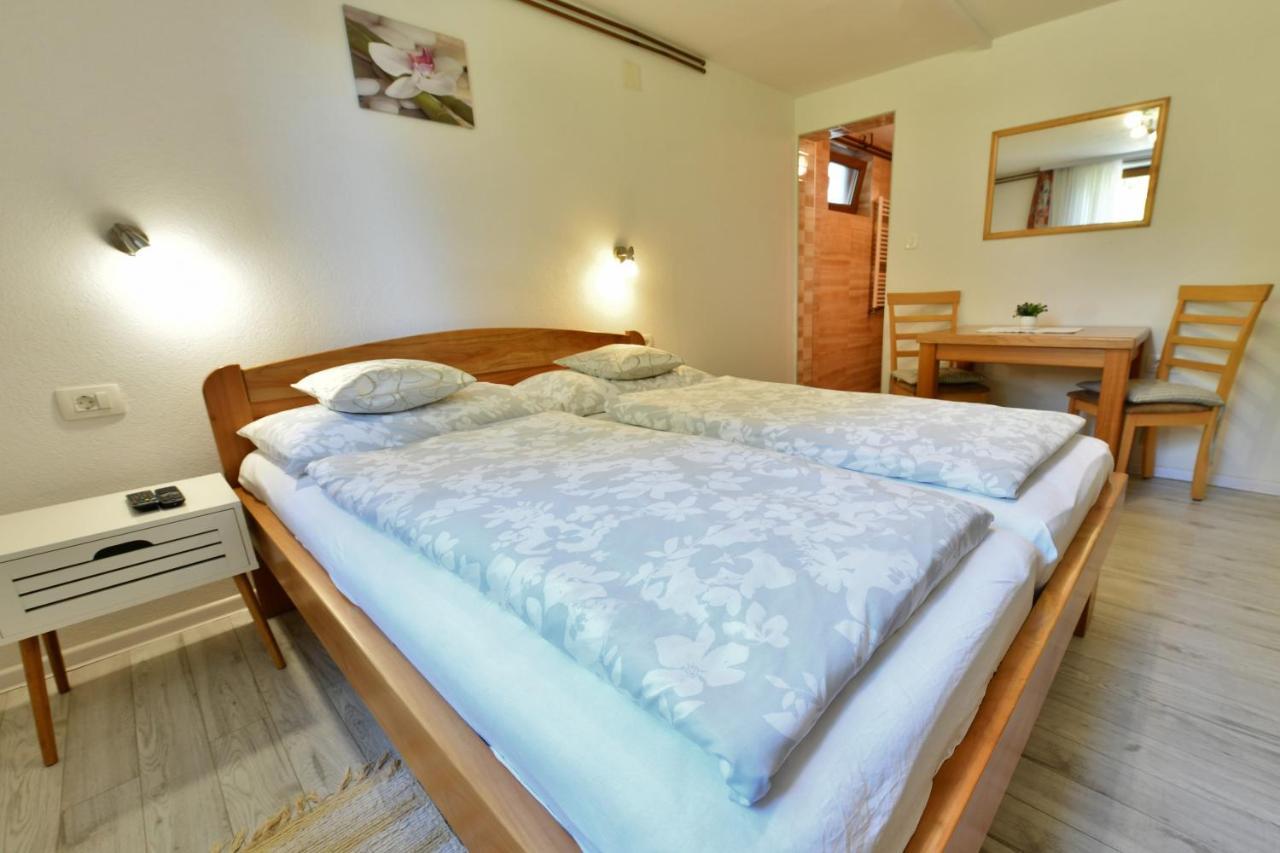Apartment And Rooms Ivancica セリステ・ドゥレズニツコ エクステリア 写真