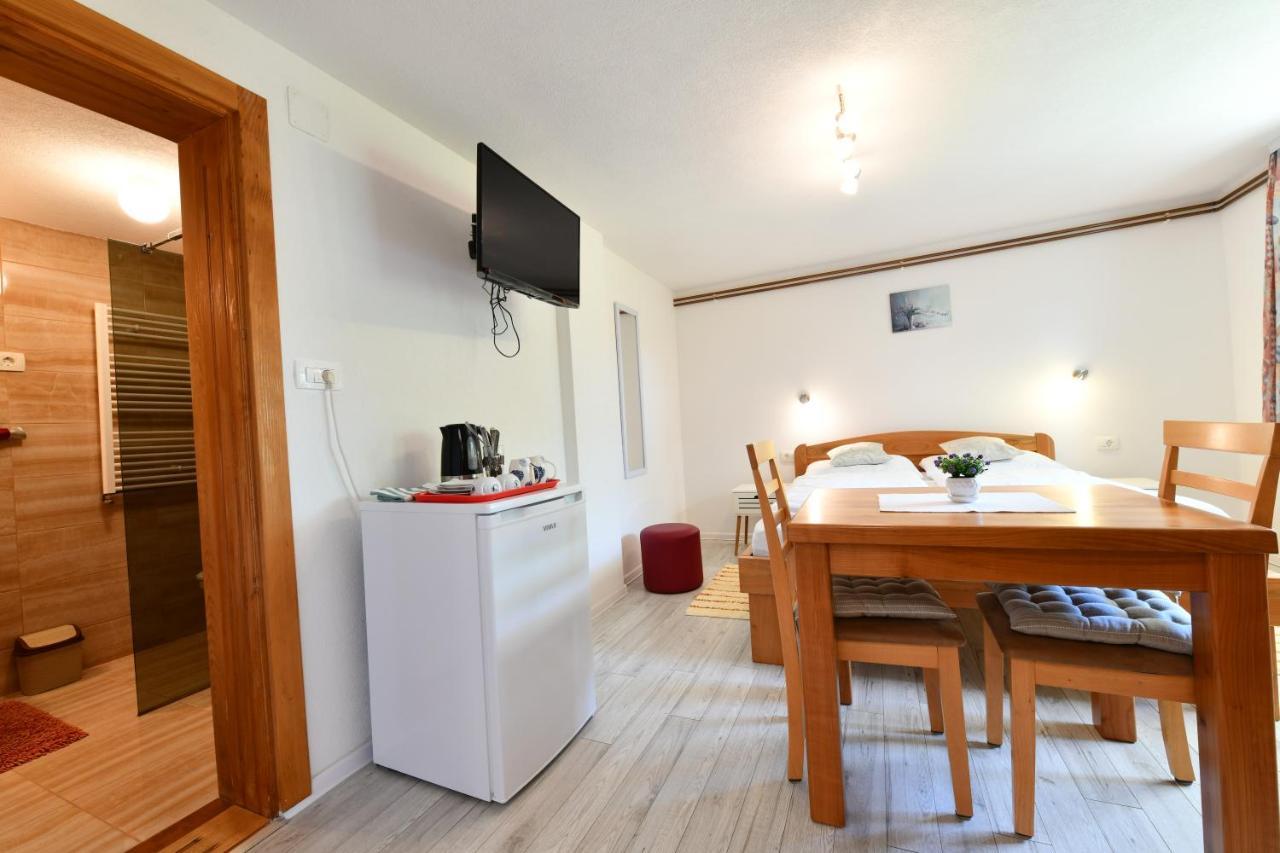 Apartment And Rooms Ivancica セリステ・ドゥレズニツコ エクステリア 写真