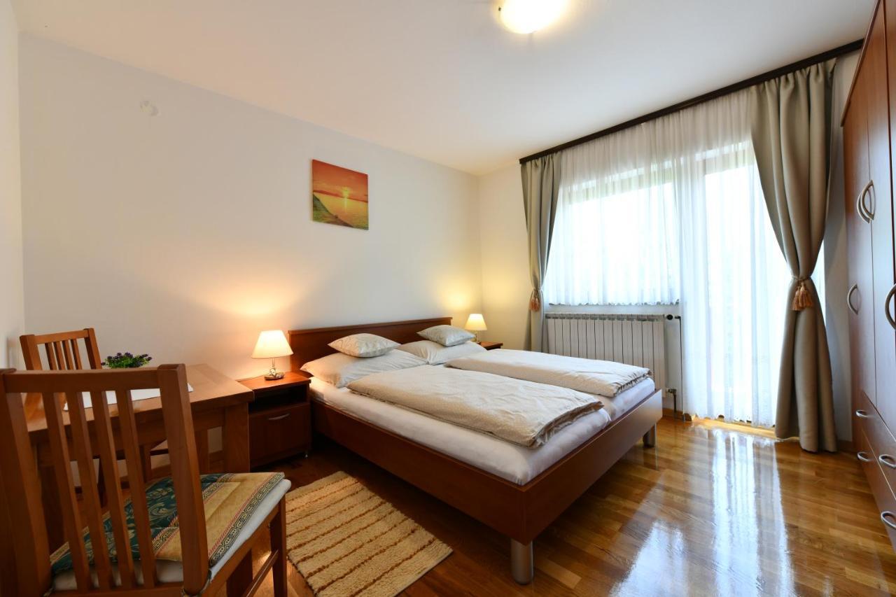 Apartment And Rooms Ivancica セリステ・ドゥレズニツコ エクステリア 写真
