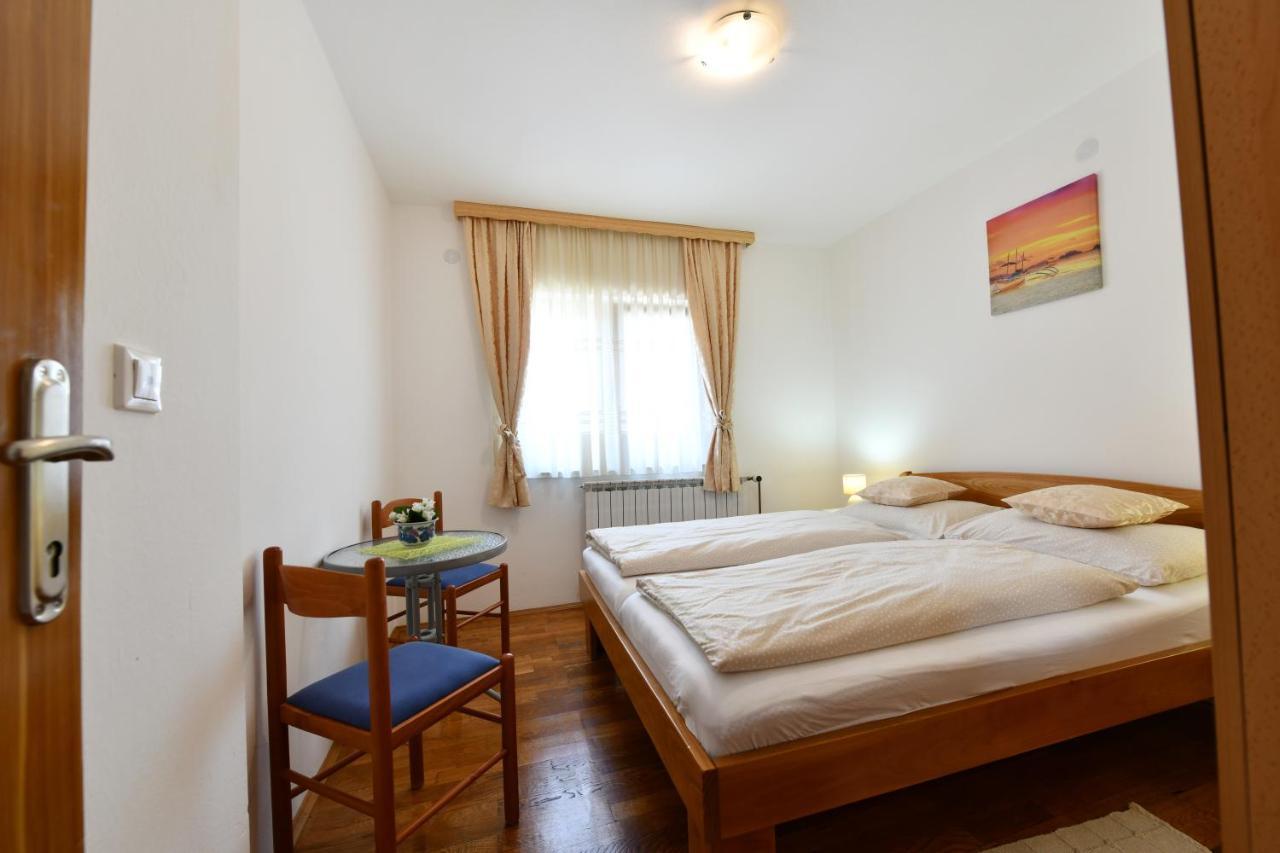 Apartment And Rooms Ivancica セリステ・ドゥレズニツコ エクステリア 写真